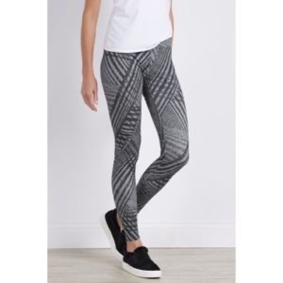 SOFT SURROUNDINGS Trippant Black Must-Have Anyas Leggings - Picture 3 of 6